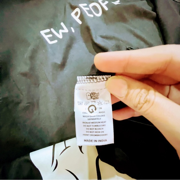 🧑‍🎄🧑‍🎄5️⃣0️⃣0️⃣New Black Tom And Jerry Printed T-shirt - Picture 8 of 10